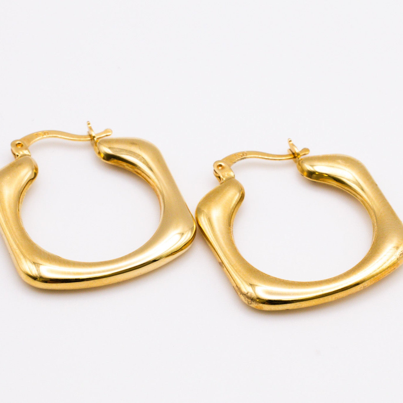 Pillow Square Hoops in 18K Gold