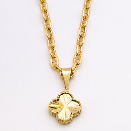 Clover in 18K Gold.