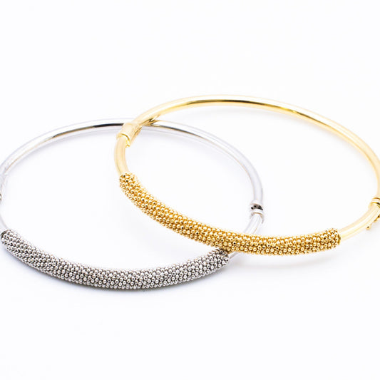 Bangles in 18K Gold.