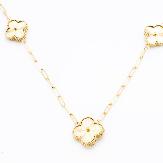 Clover Pendant in 18K.